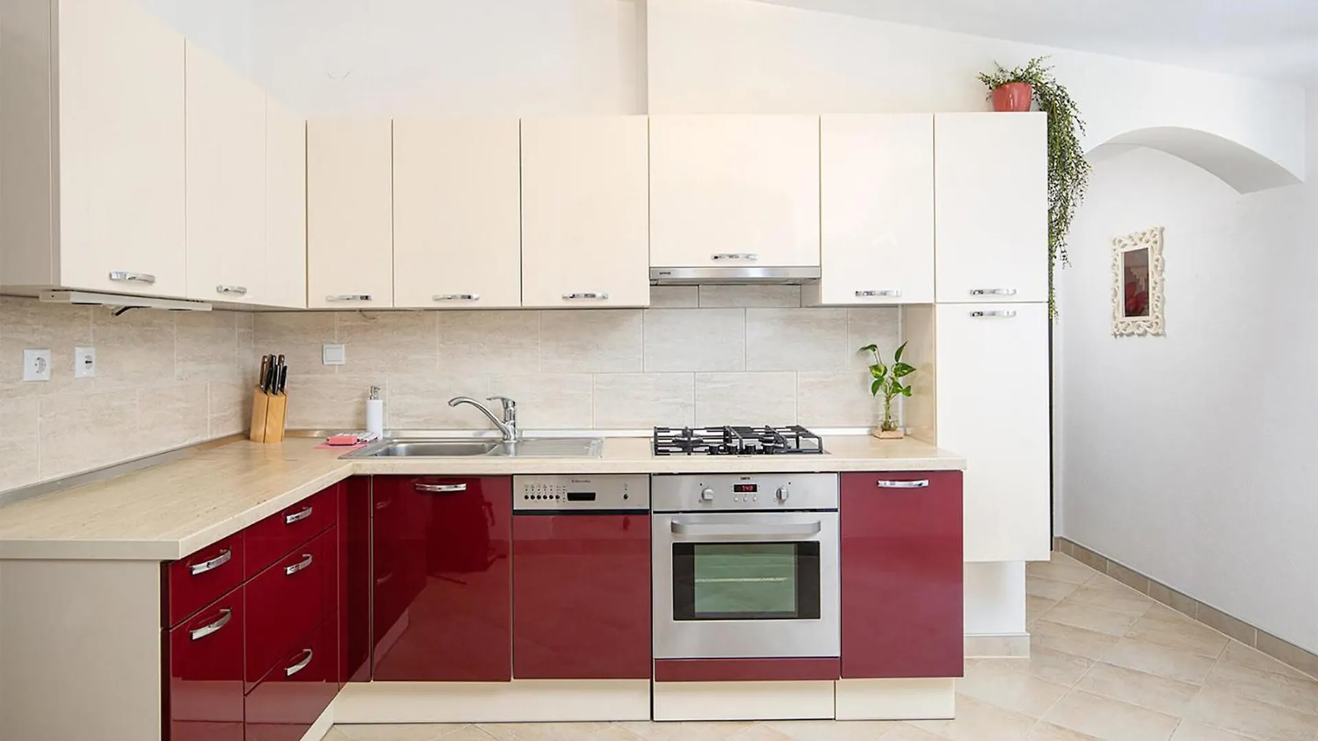 Beautiful Home In Valbandon With Kitchen Holiday home