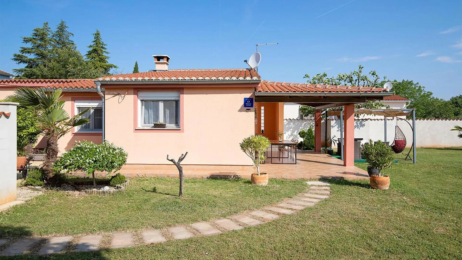 Beautiful Home In Valbandon With Kitchen Holiday home