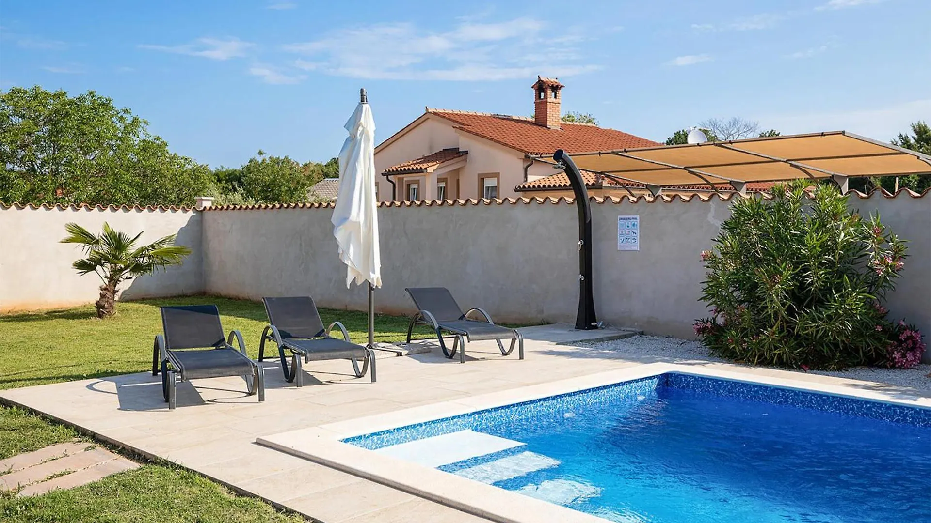 Holiday home Beautiful Home In Valbandon With Kitchen