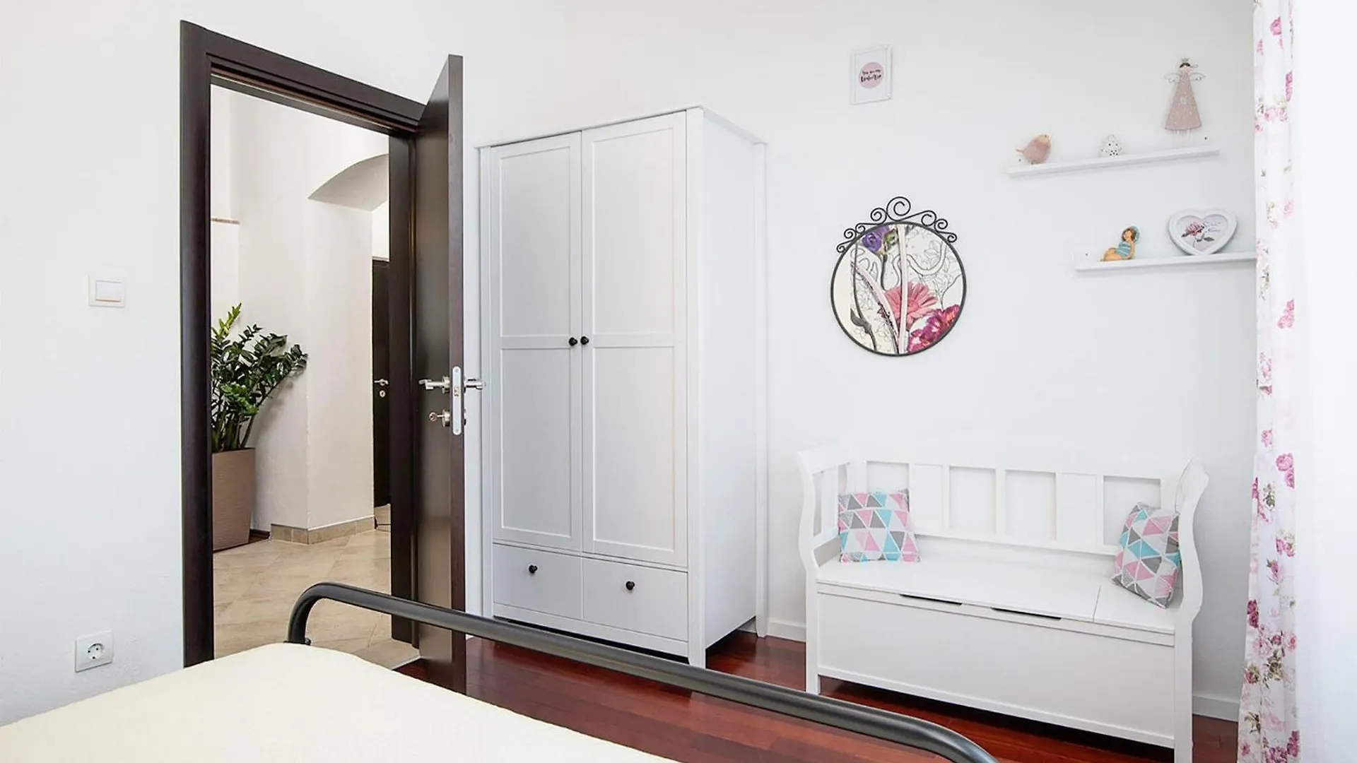 Beautiful Home In Valbandon With Kitchen